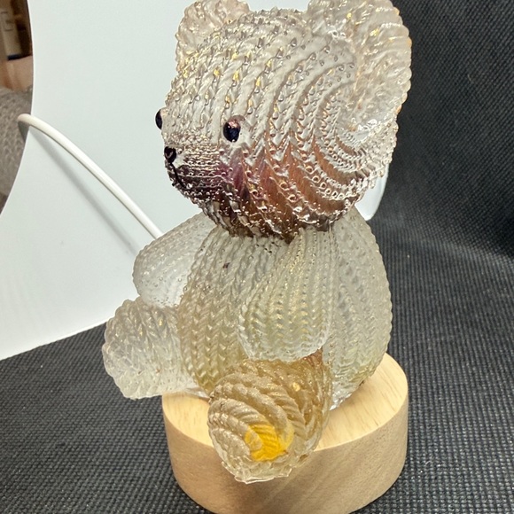 Elegant Resin Moody Bear Figurine - Cream and Brown - Picture 5 of 8